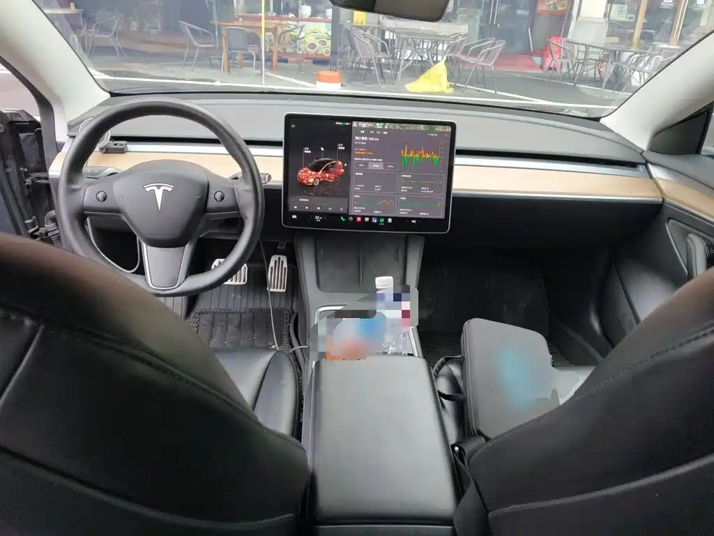 Tesla Model 3 — миниатюра 5