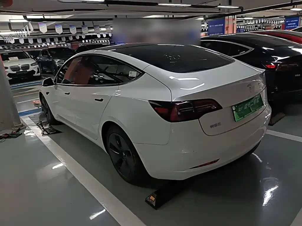 Tesla Model 3 — миниатюра 5
