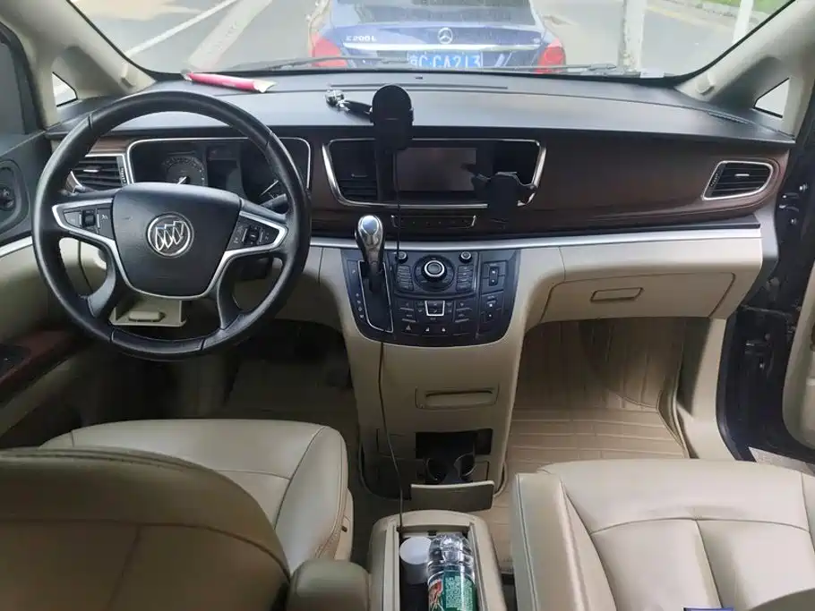 Buick GL8 — миниатюра 12