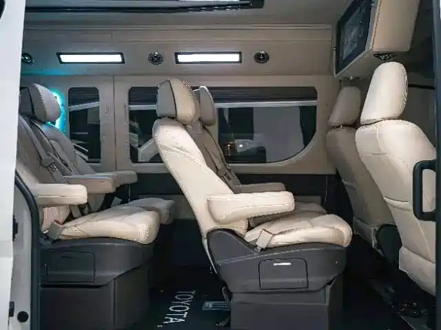 Toyota Hiace — миниатюра 18
