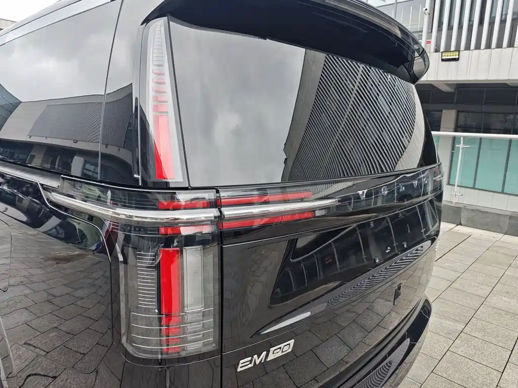 Volvo EM90 — миниатюра 11