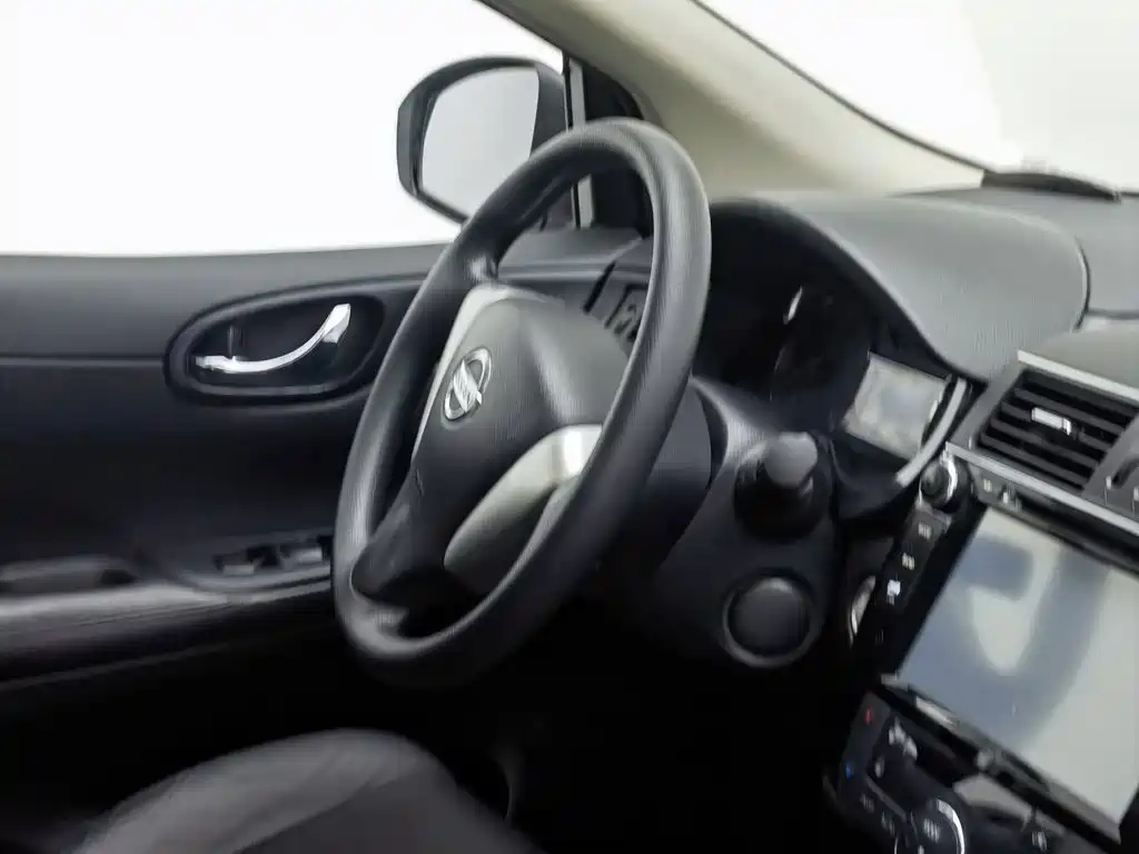 Nissan Tiida — миниатюра 22