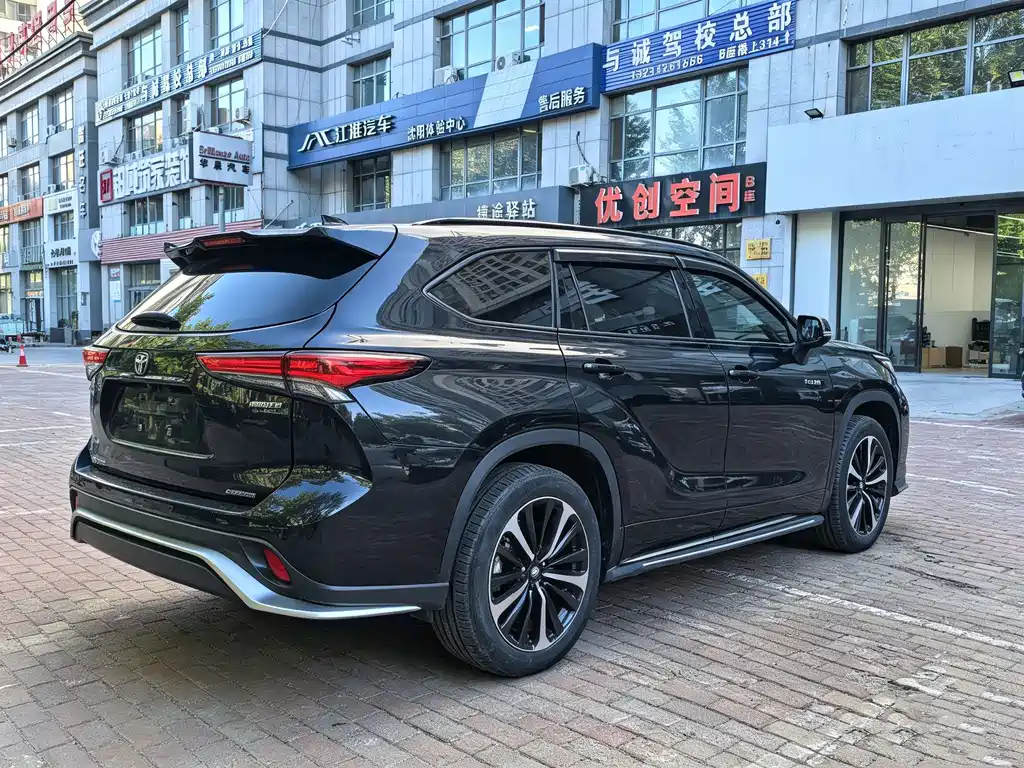 Toyota Crown Kluger — миниатюра 4