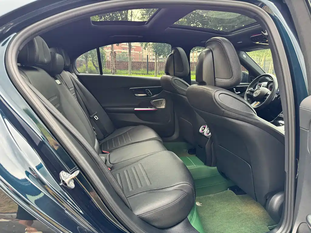 Mercedes-Benz C-Class — миниатюра 11
