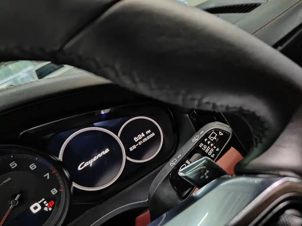 Porsche Cayenne — миниатюра 12