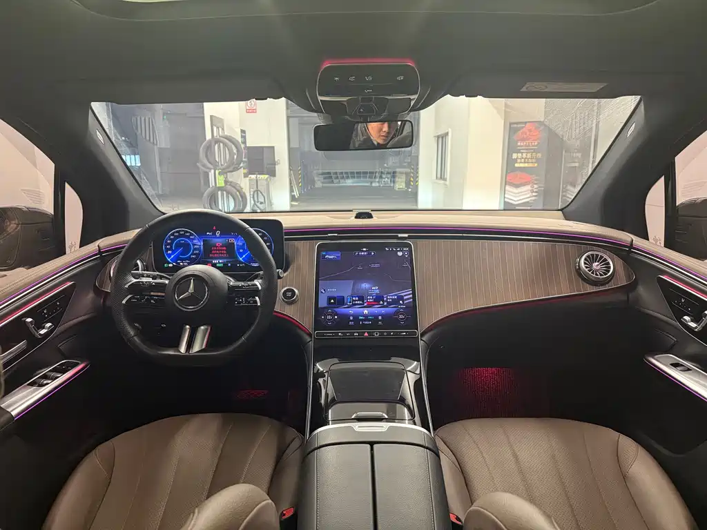 MERCEDES-BENZ EQE SUV