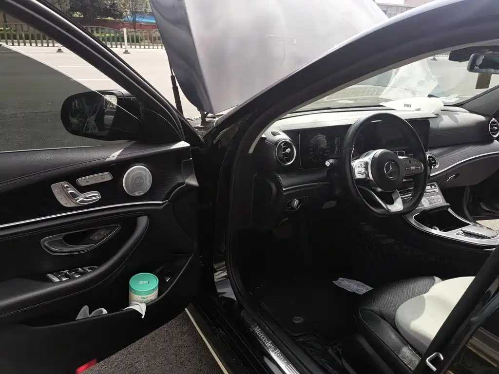 Mercedes-Benz E-Class — миниатюра 12