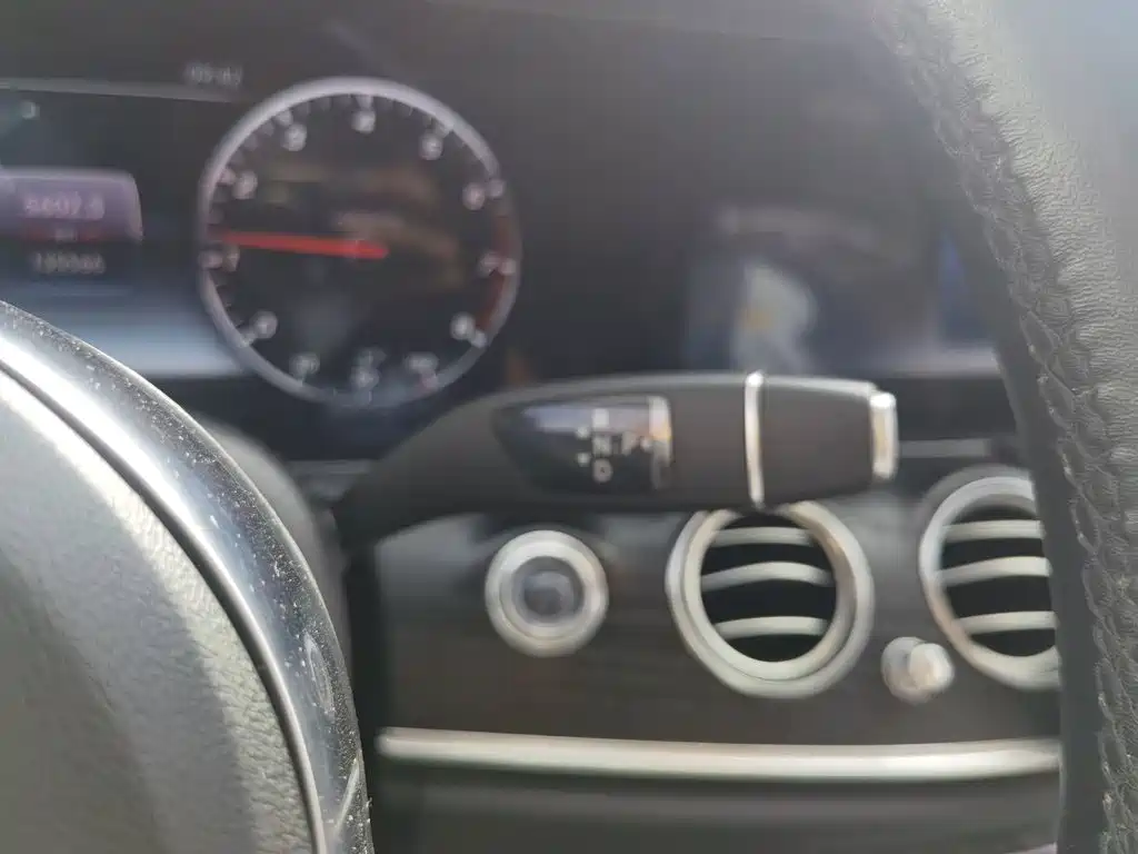 Mercedes-Benz E-Class — миниатюра 10