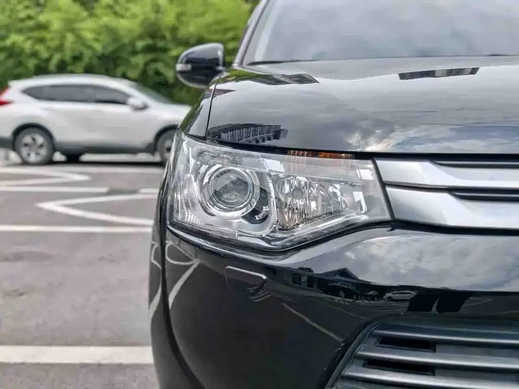 Mitsubishi Outlander (Import) — миниатюра 6