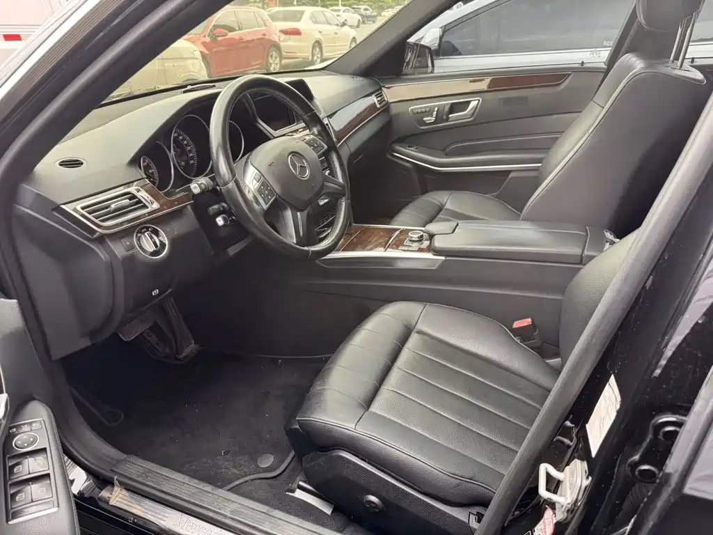 Mercedes-Benz E-Class — миниатюра 9
