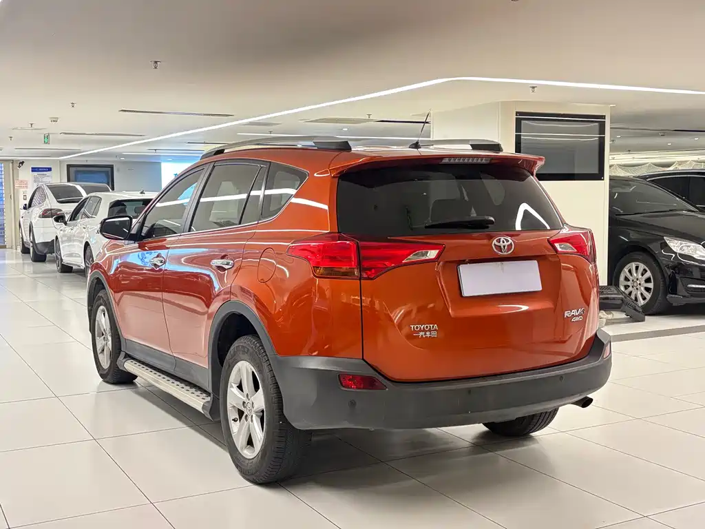 Toyota RAV4 — миниатюра 6