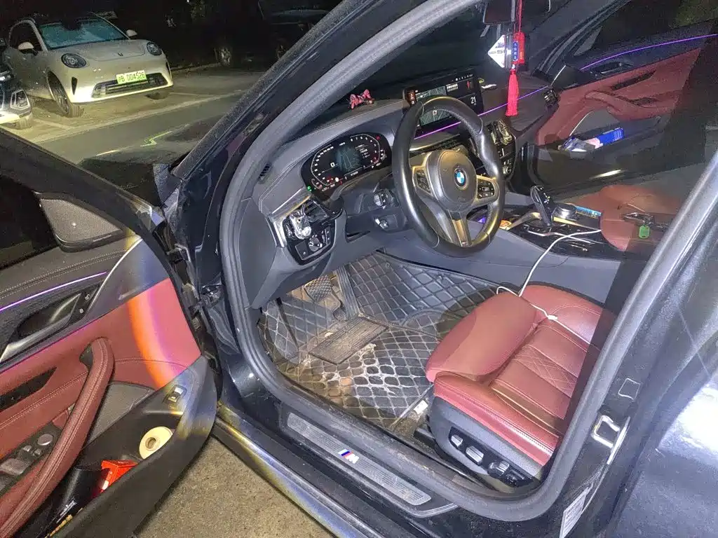 BMW 5 Series — миниатюра 13