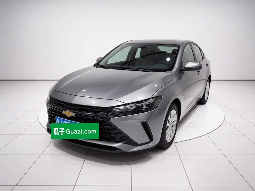 Chevrolet Monza 1.5 л 2023 г. Серебристо-серый, пробег 5500 км