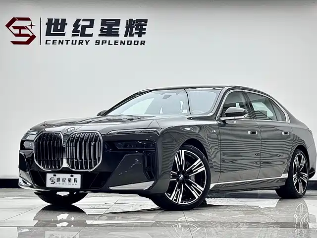 BMW i7