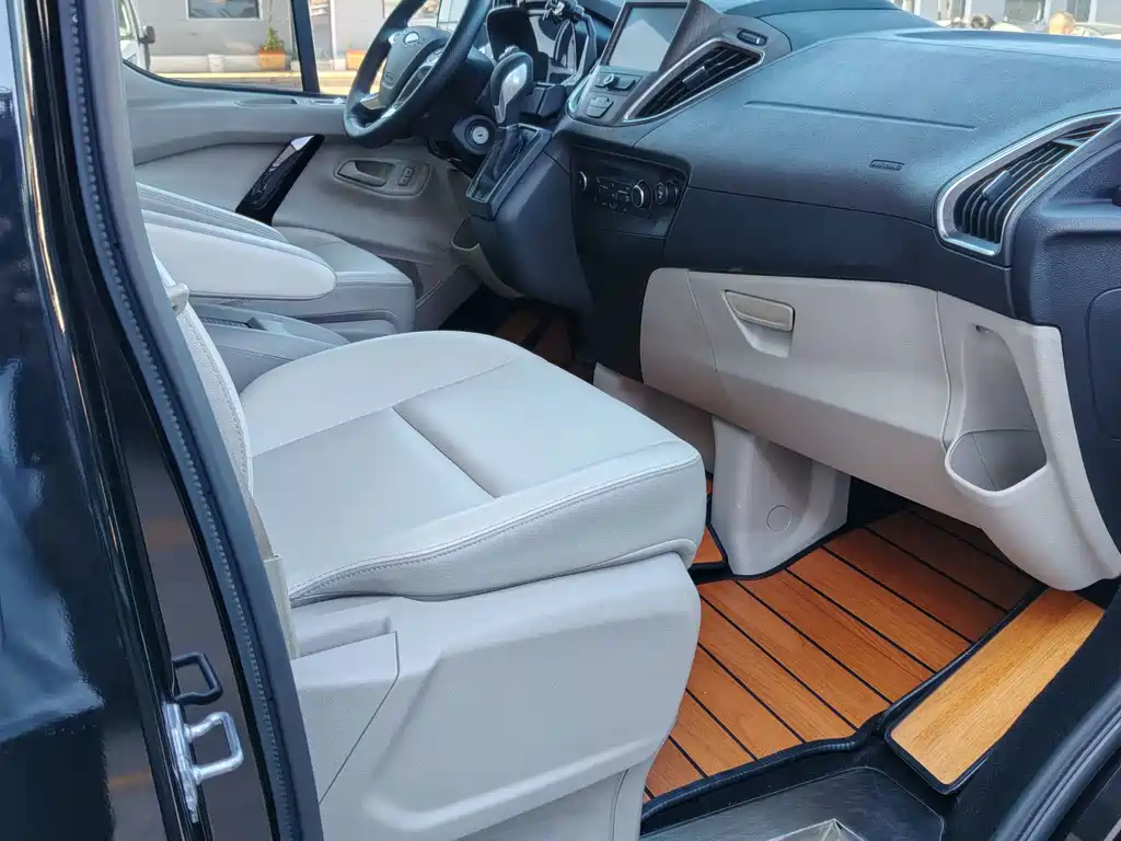 Ford Tourneo — миниатюра 4