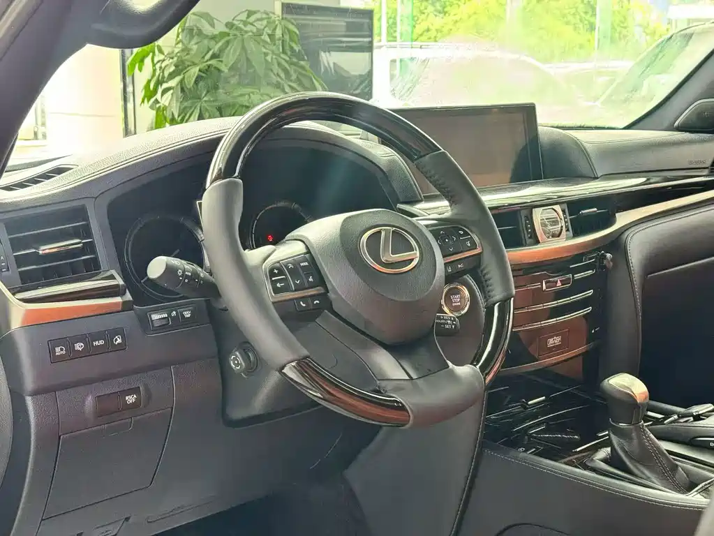Lexus LX — миниатюра 6