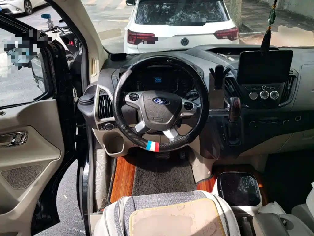 Ford Tourneo — миниатюра 11