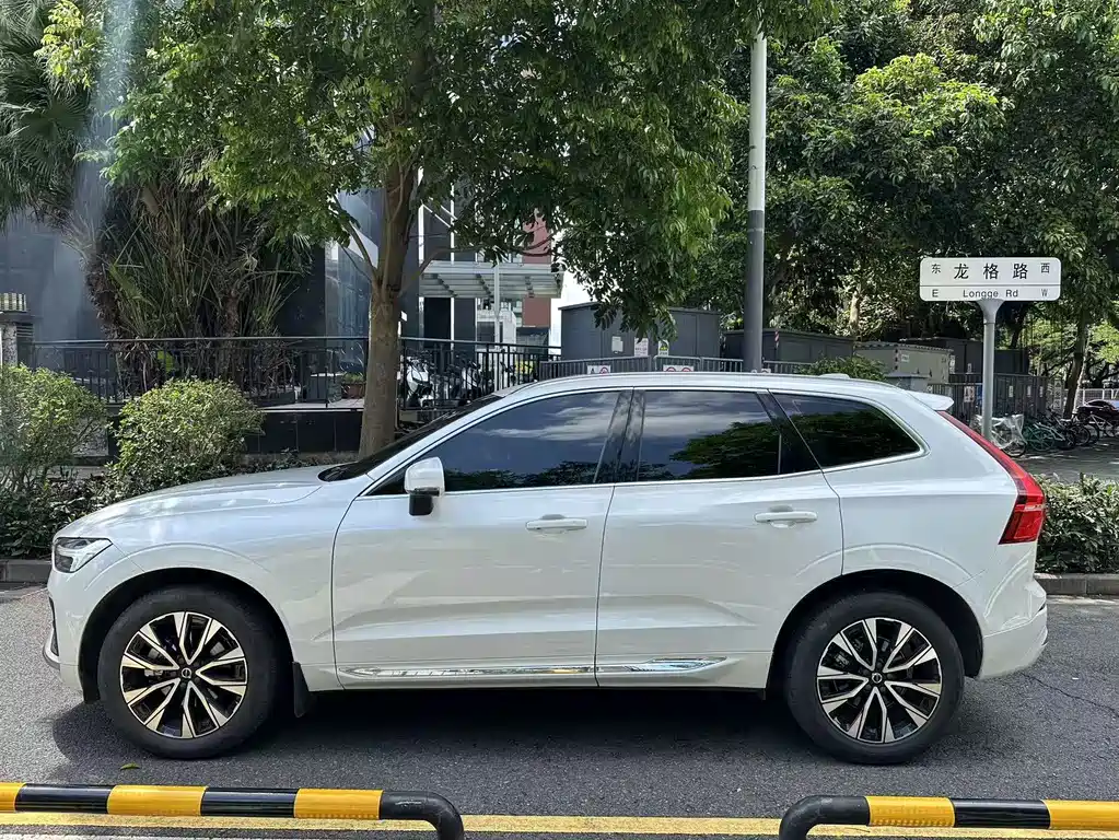 Volvo XC60 - фото 11
