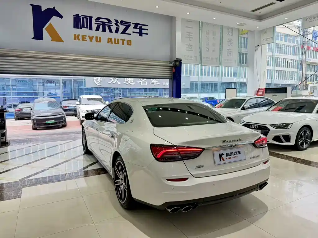 Maserati Quattroporte — миниатюра 11