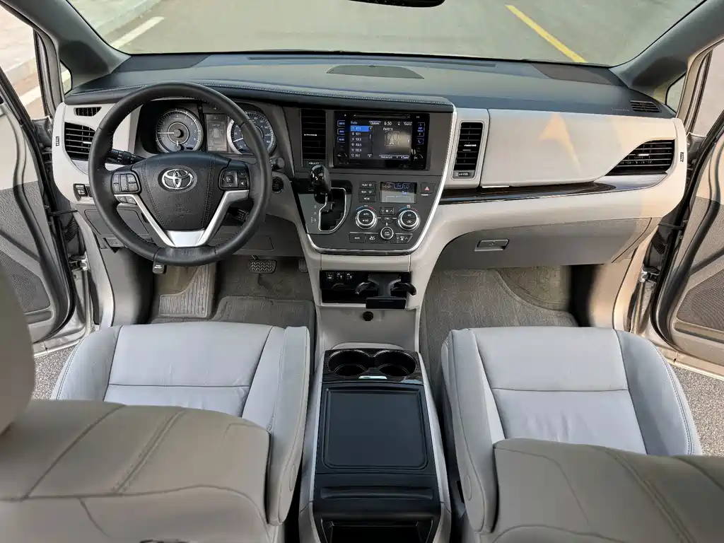 Toyota Sienna — миниатюра 10