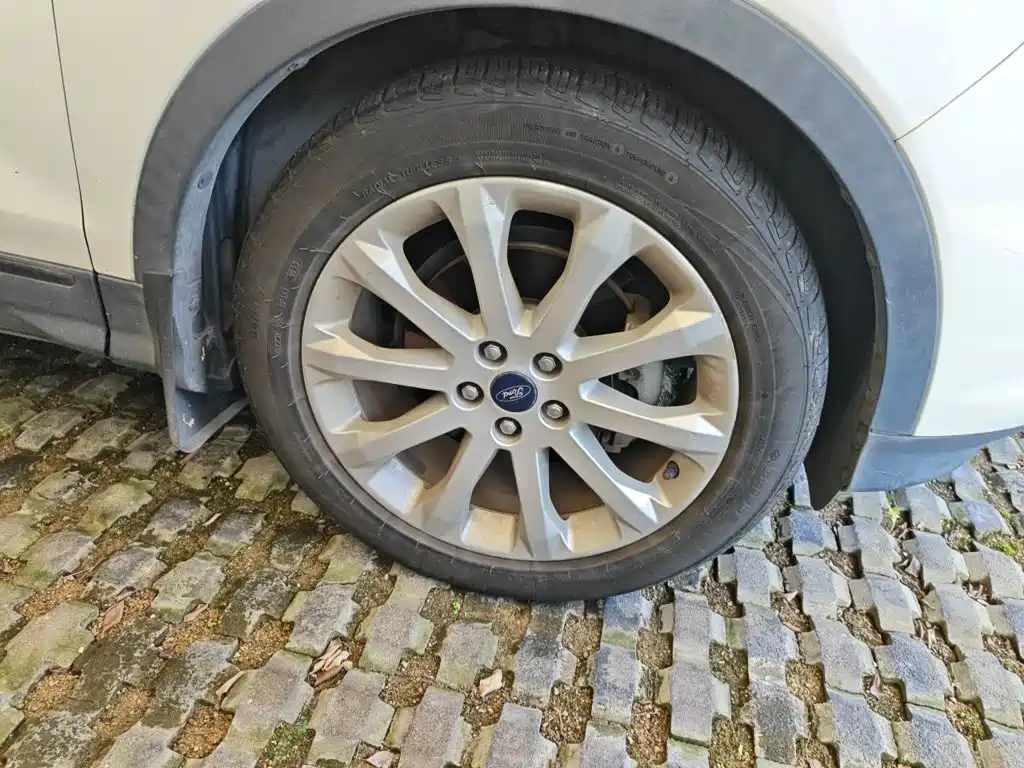 Ford Kuga — миниатюра 26