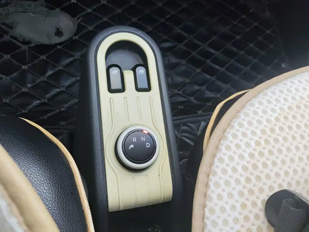 Wuling MINIEV — миниатюра 10