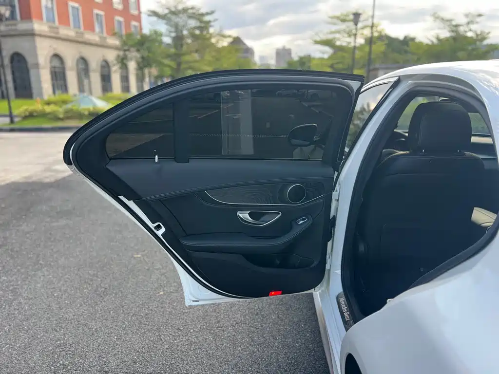 Mercedes-Benz C-Class — миниатюра 11