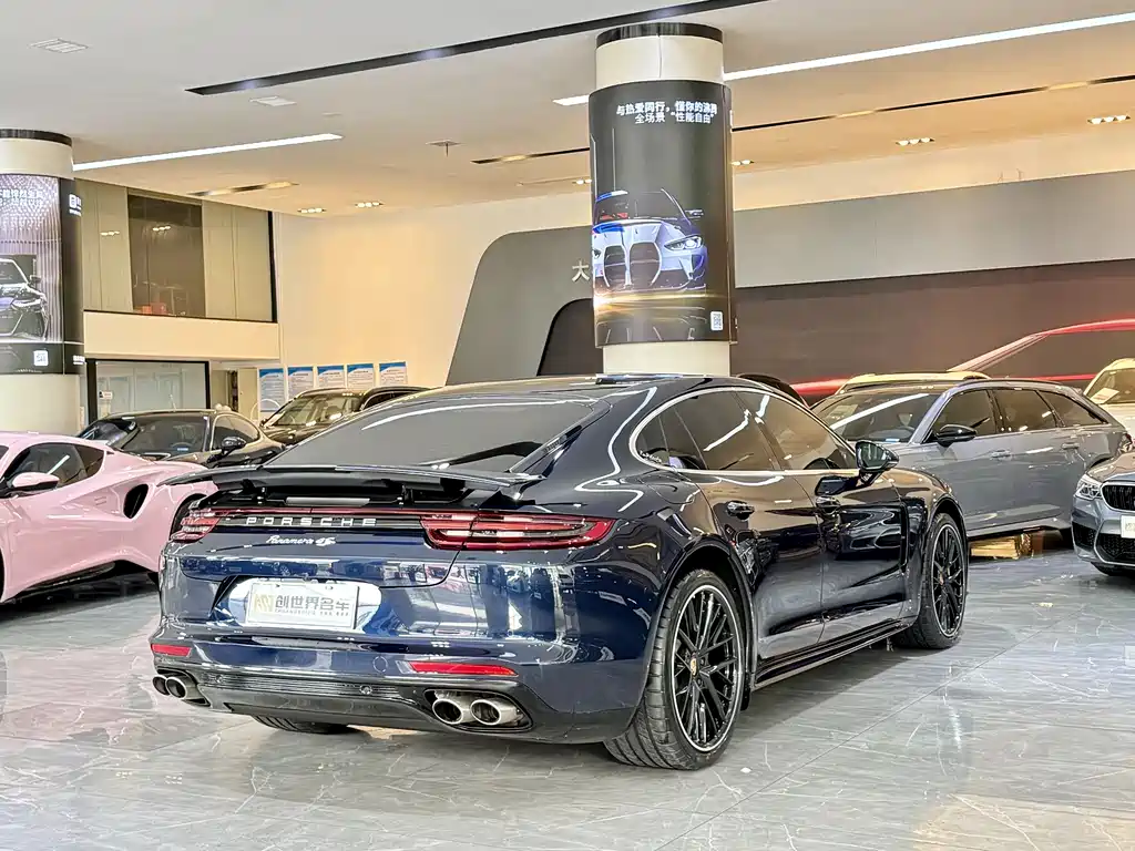 PORSCHE PANAMERA