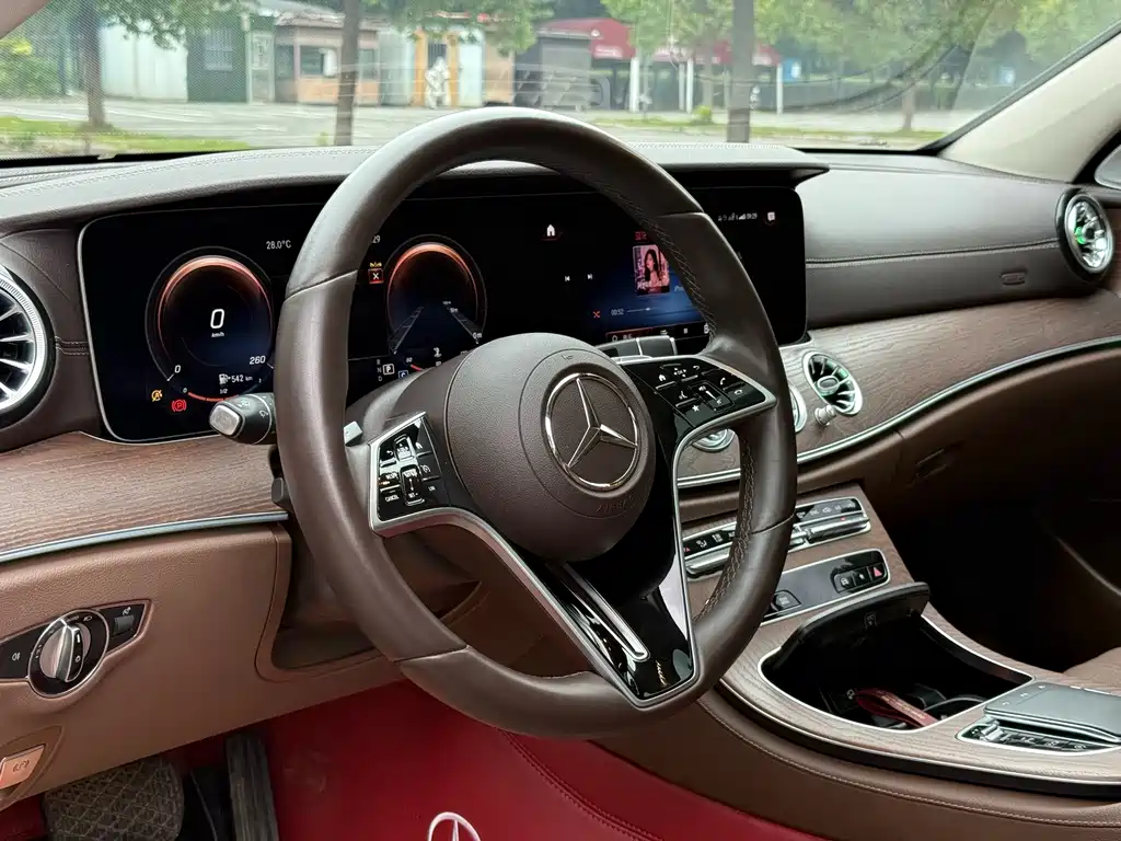 Mercedes-Benz E-Class — миниатюра 14
