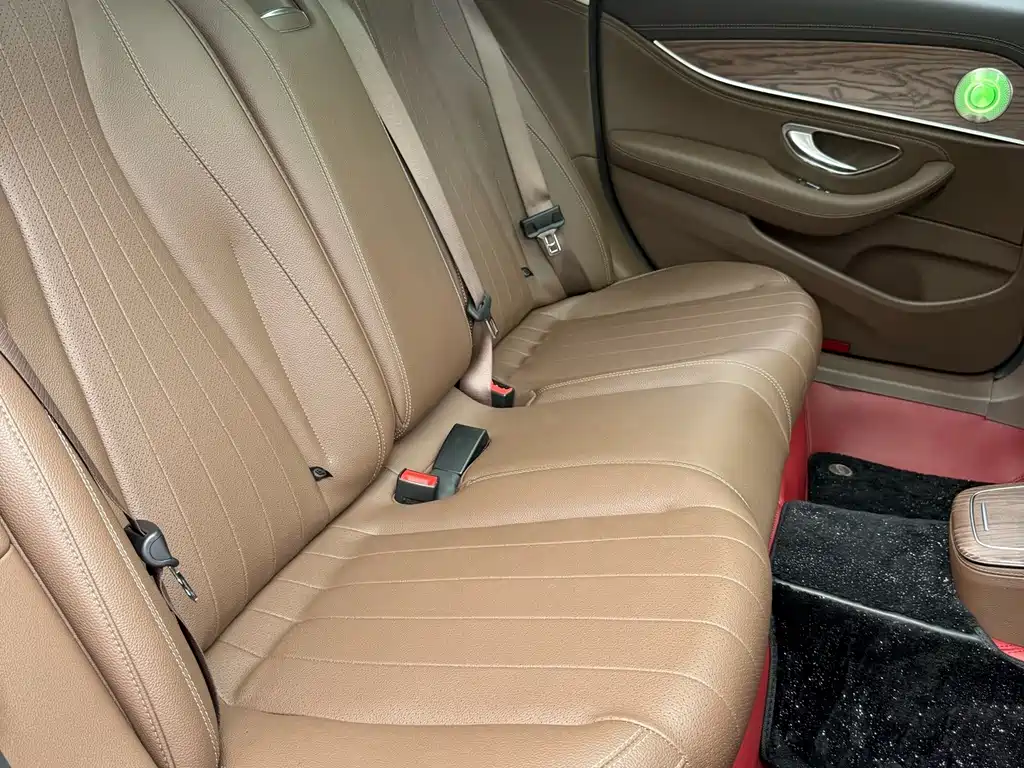 Mercedes-Benz E-Class — миниатюра 9