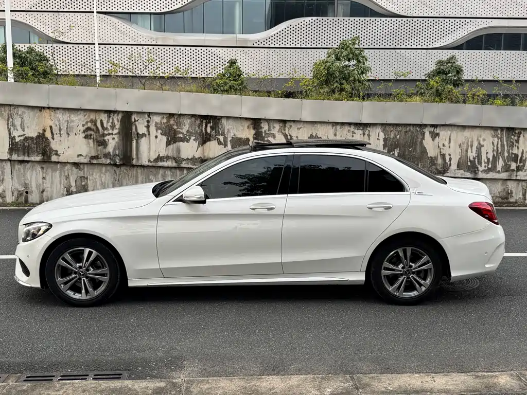 Mercedes-Benz C-Class — миниатюра 4