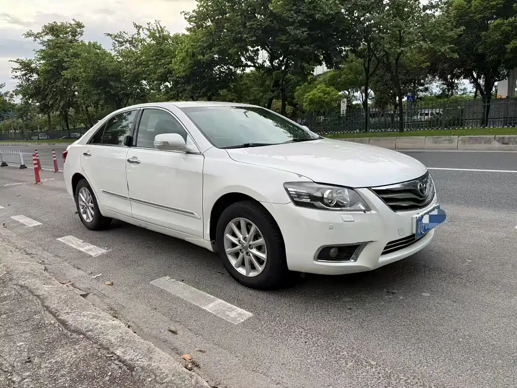 Toyota Camry — миниатюра 3