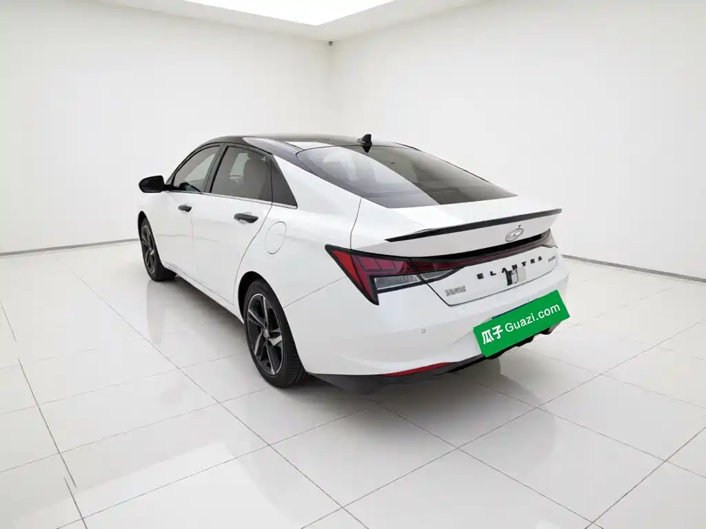 Hyundai Elantra — миниатюра 23