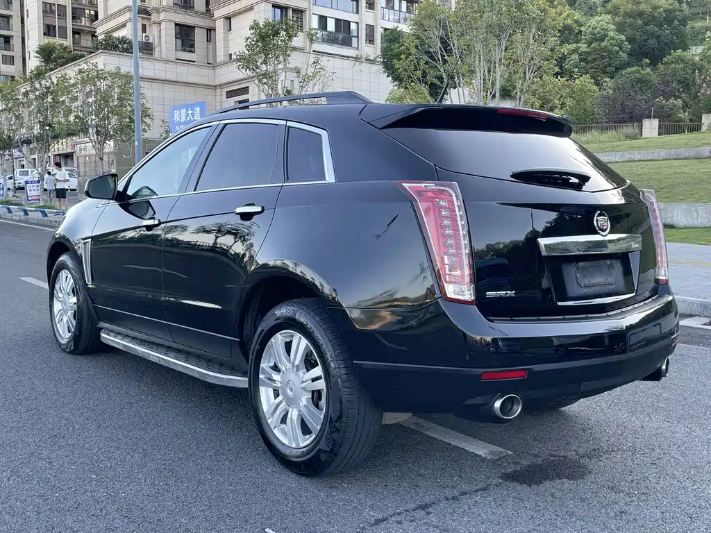 Cadillac SRX — миниатюра 5
