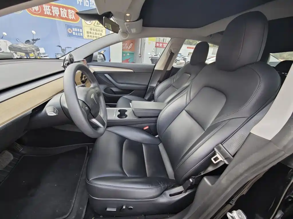 Tesla Model 3 — миниатюра 7