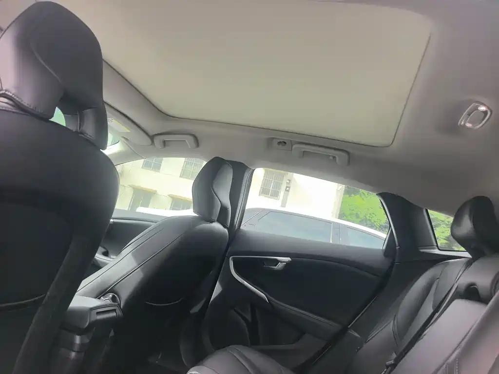 Volvo V40 — миниатюра 13