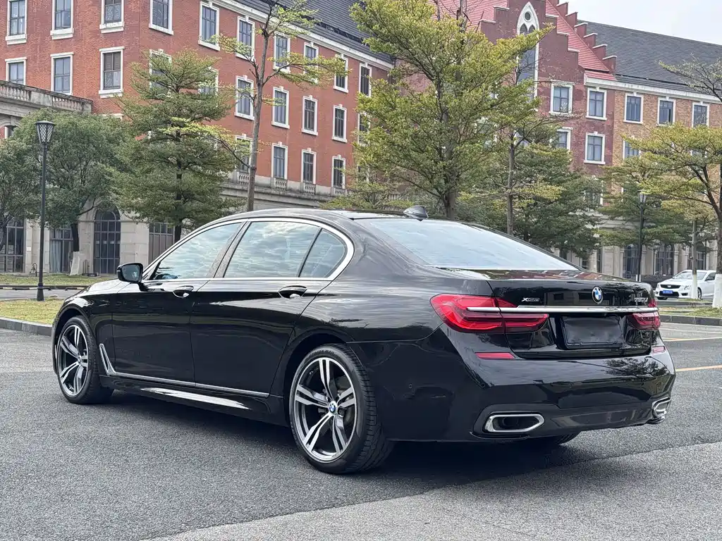 BMW 7 SERIES