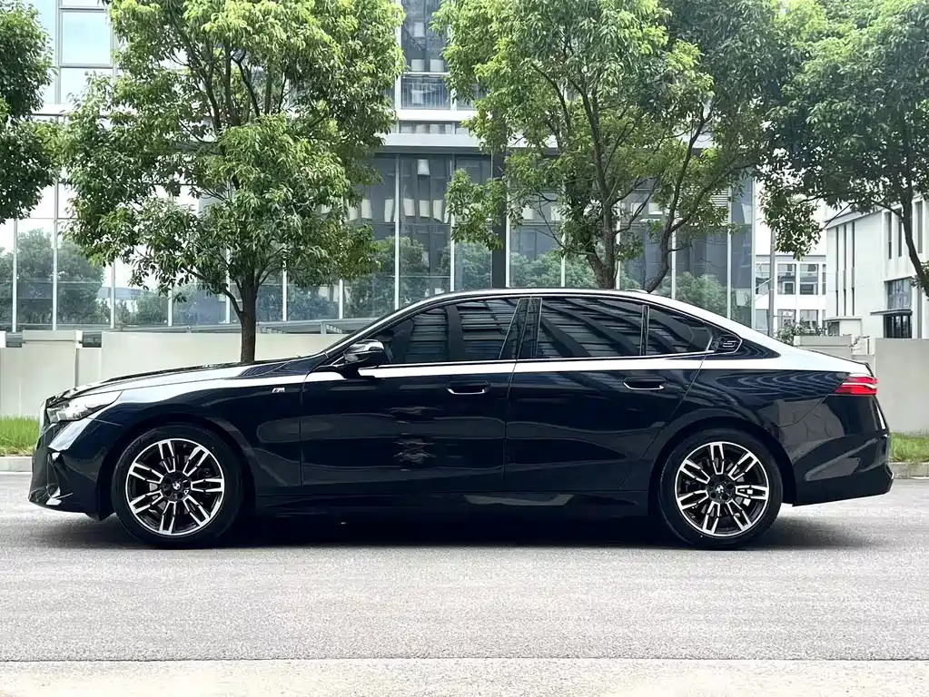 BMW 5 Series (Import) — миниатюра 7