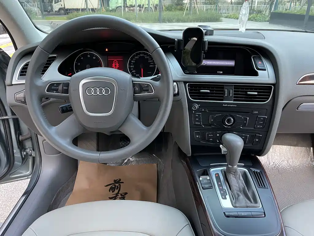 Audi A4L — миниатюра 12