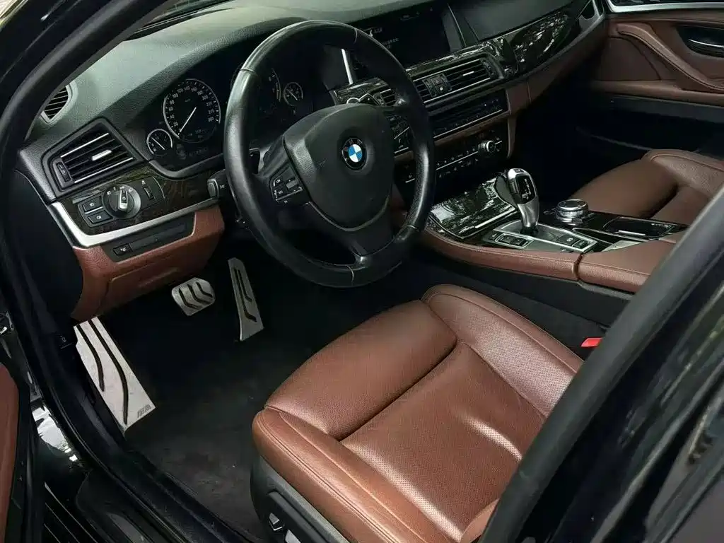 BMW 5 Series — миниатюра 8