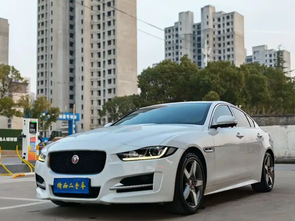 JAGUAR XE