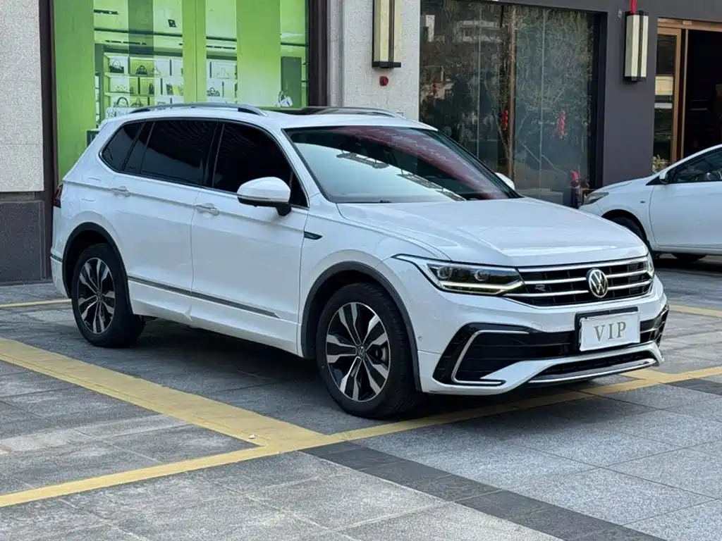 Volkswagen Tiguan L — миниатюра 2