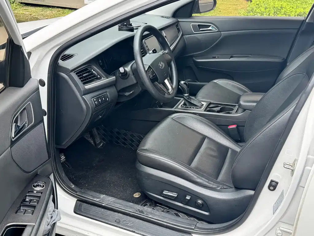 Hyundai Mistra 2019 1.8L AT Luxury DLX VI