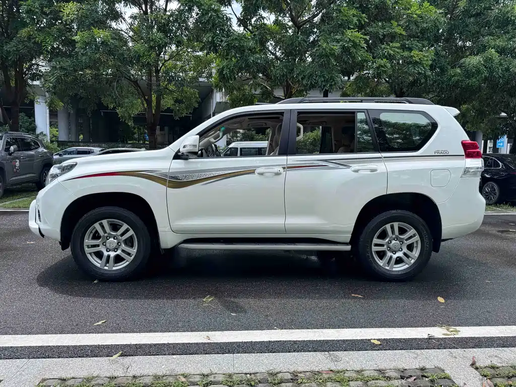 Toyota Land Cruiser Prado 2010 4.0L AT VX NAVI