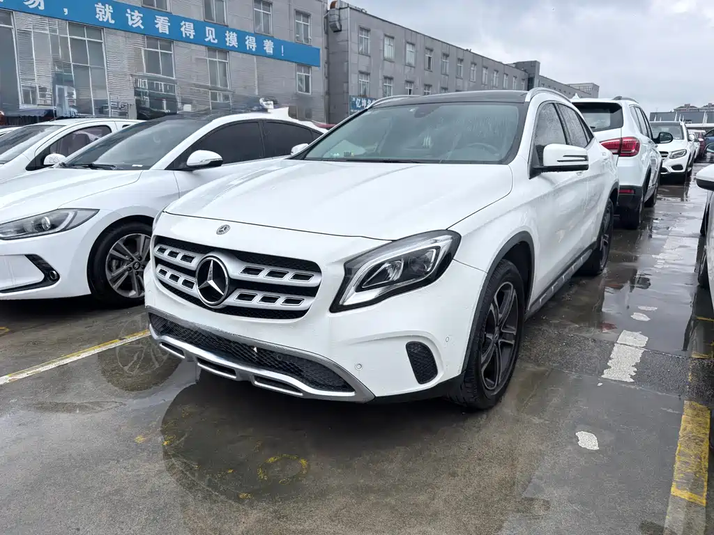 Mercedes-Benz GLA 2018 GLA 200 Fashion