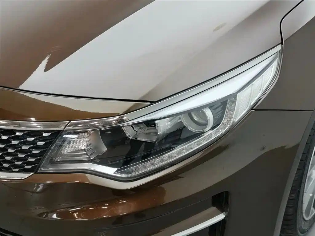 Kia K5 2016 2.0L AT LUX