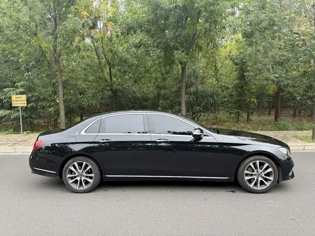 Mercedes-Benz E-Class — миниатюра 4