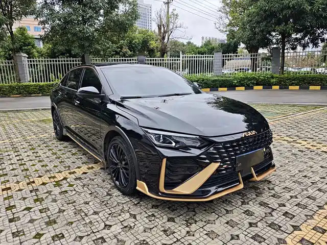 DONGFENG YI HYUN MAX