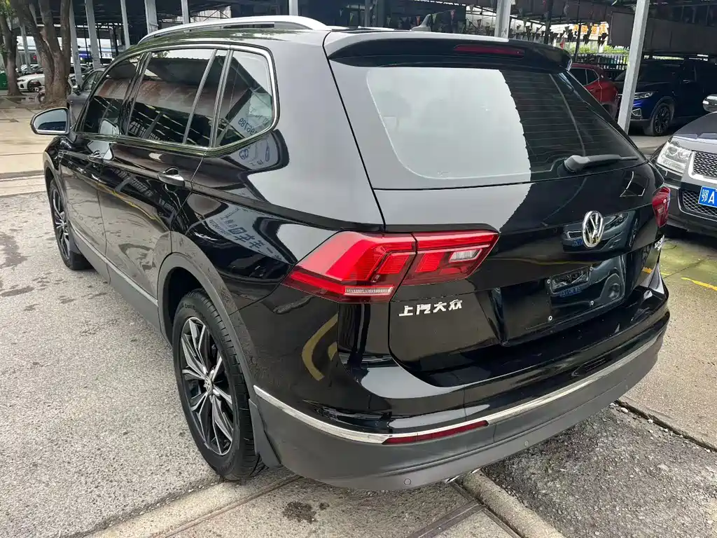 Volkswagen Tiguan L L 2020 330TSI AT Luxury VI
