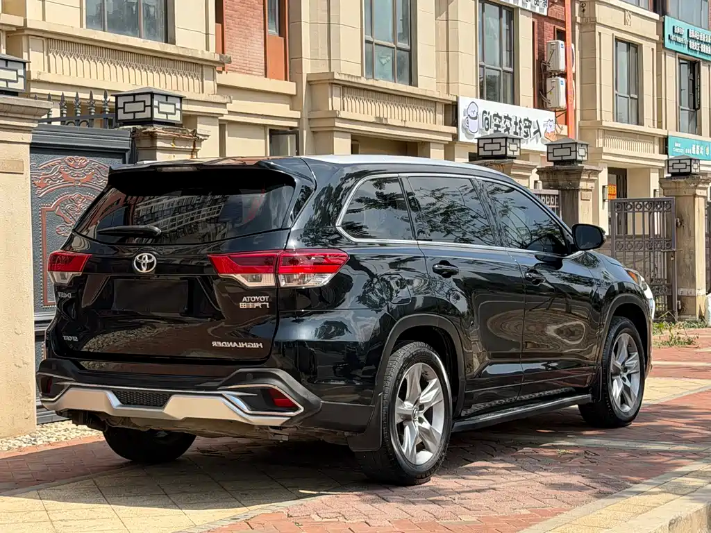 TOYOTA HIGHLANDER
